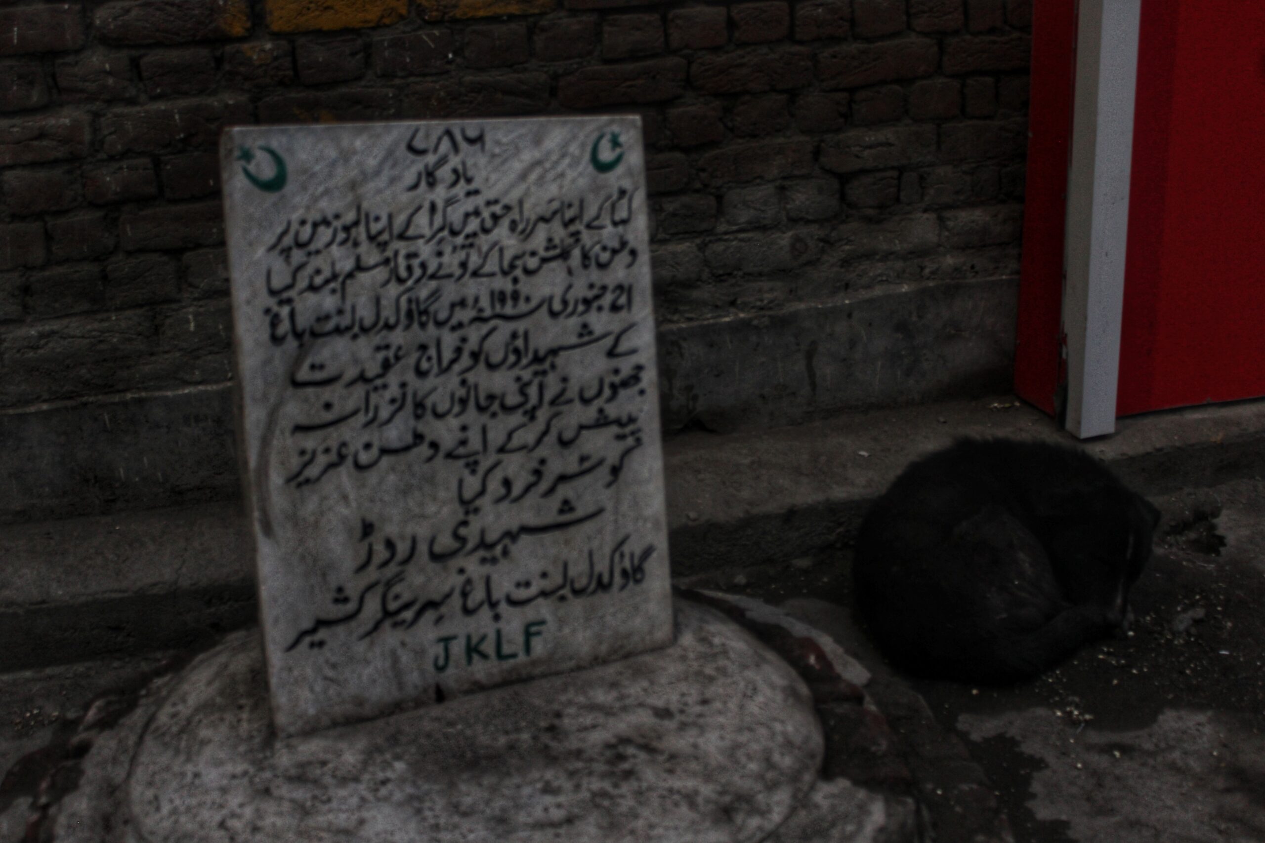 “By hanging their heads, spilling their blood on the ground in way of truth; by saving the country’s garden, you raised the dignity of Muslims,” reads the memorial erected by Khan. “[This stone is] a tribute to 21 January 1990 in Gaw Kadal, Basant Bagh martyrs who gave their lives for their beloved country.” To crystallize the memory of the first militancy-era massacre, a youth erected a memorial stone at Basant Bagh. Years later, after he himself became a conflict casualty, a memorial stone was erected for him on the same spot. (via FreePress Kashmir). Photo: Ahsaan Ali. 